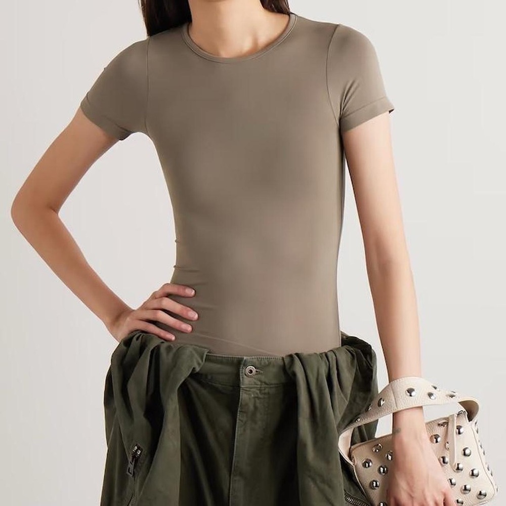 SKIMS Soft Smoothing Seamless Short-Sleeve T-Shirt SIZE XS - Picture 9 of 9